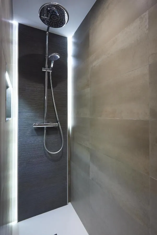 Bright & Modern 2 Bedroom Apartment 300M To The Beach - マルベーリャ